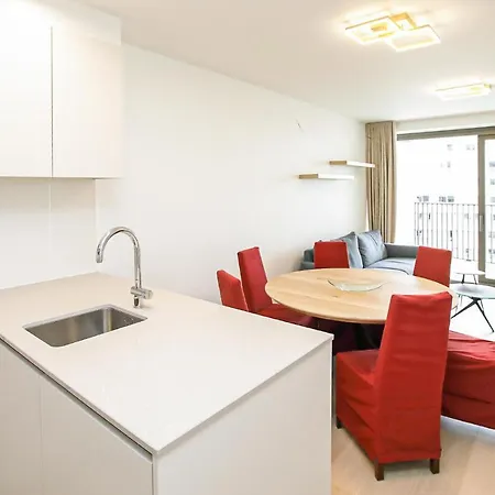 Awesome In With Outdoor Swimming Pool, Wifi And 2 Bedrooms *