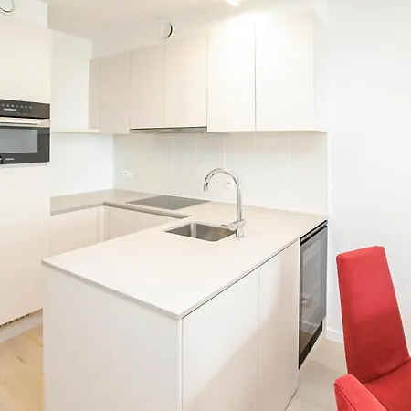 Awesome In With Outdoor Swimming Pool, Wifi And 2 Bedrooms Apartment *